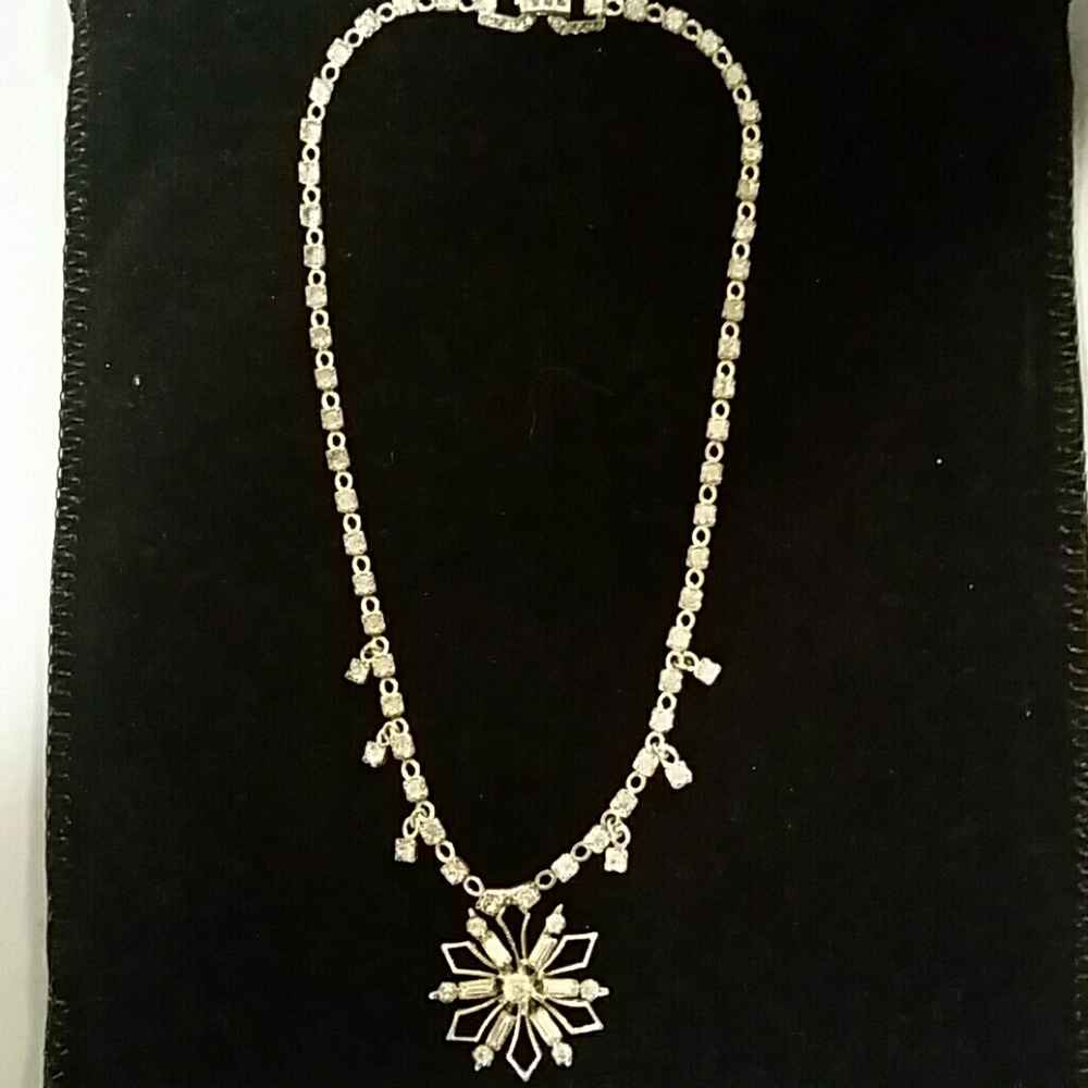 VINTAGE NECKLACE